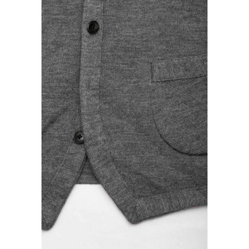 gilet-sans-manche-en-laine-gris-perfect-wool-detail-bouton-poche