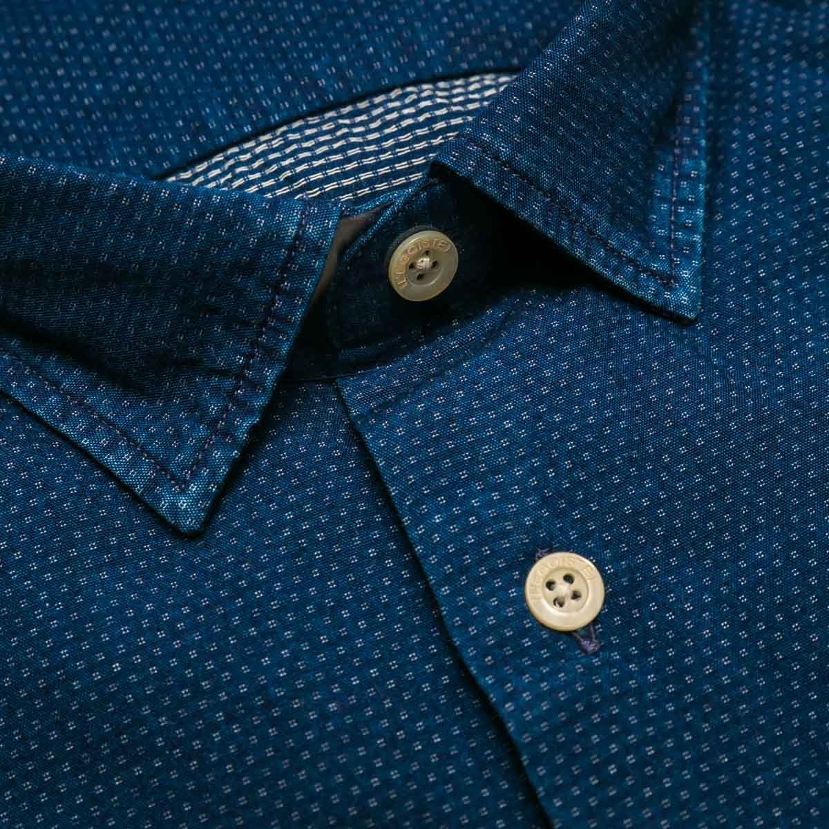 chemise-en-denim-bleu-fonce-manches-longues-pour-homme-detail-col
