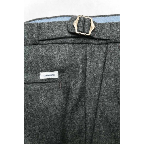 pantalon-en-laine-flanelle-gris-detail-ceinture