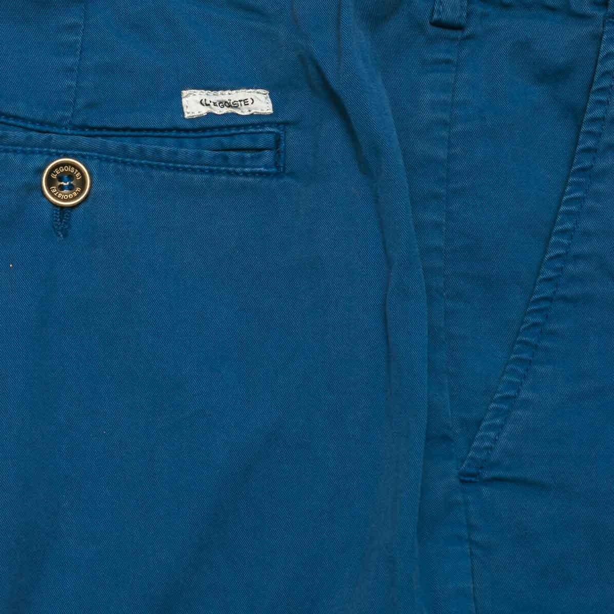 pantalon-chino-bleu-indigo-pour-homme-detail-poche-arriere