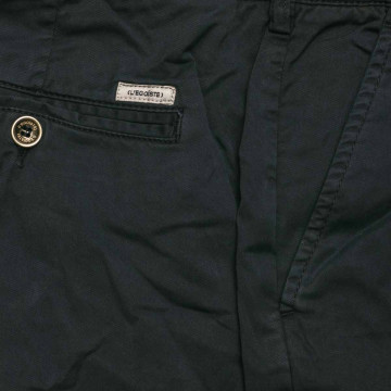 pantalon-chino-marine-pour-homme-detail-tissu