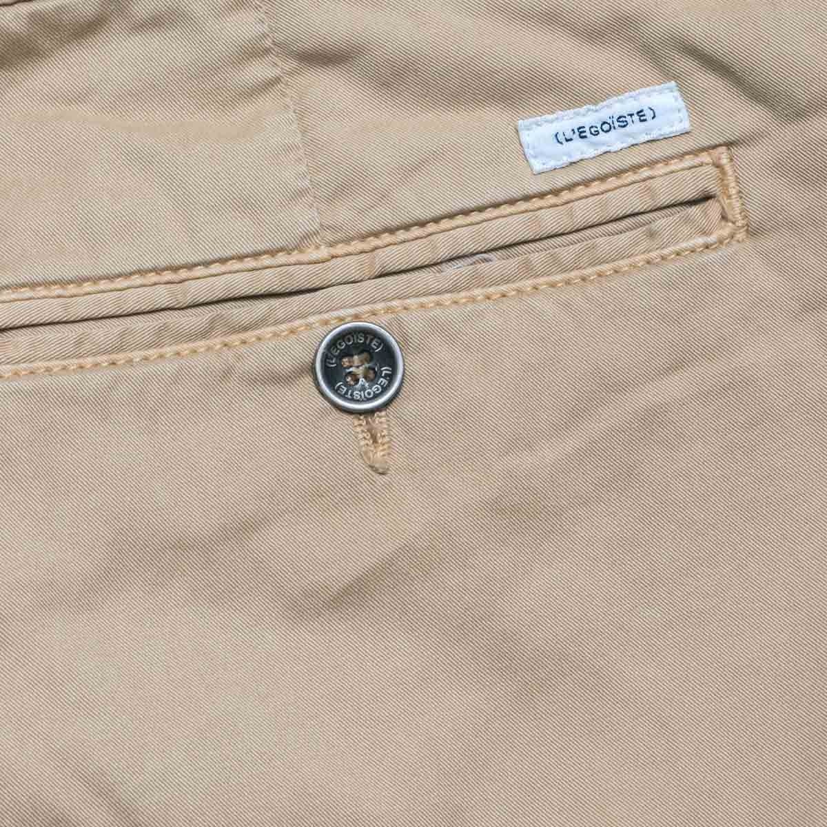 pantalon-chino-sable-pour-homme-detail-poche-arriere