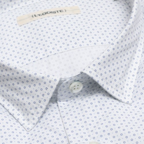 chemise-blanche-a-point-bleus-manches-longues-pour-homme-detail-col