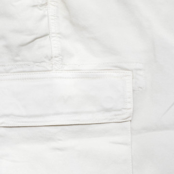 pantalon-cargo-ecru-pour-homme-detail-poche-laterale
