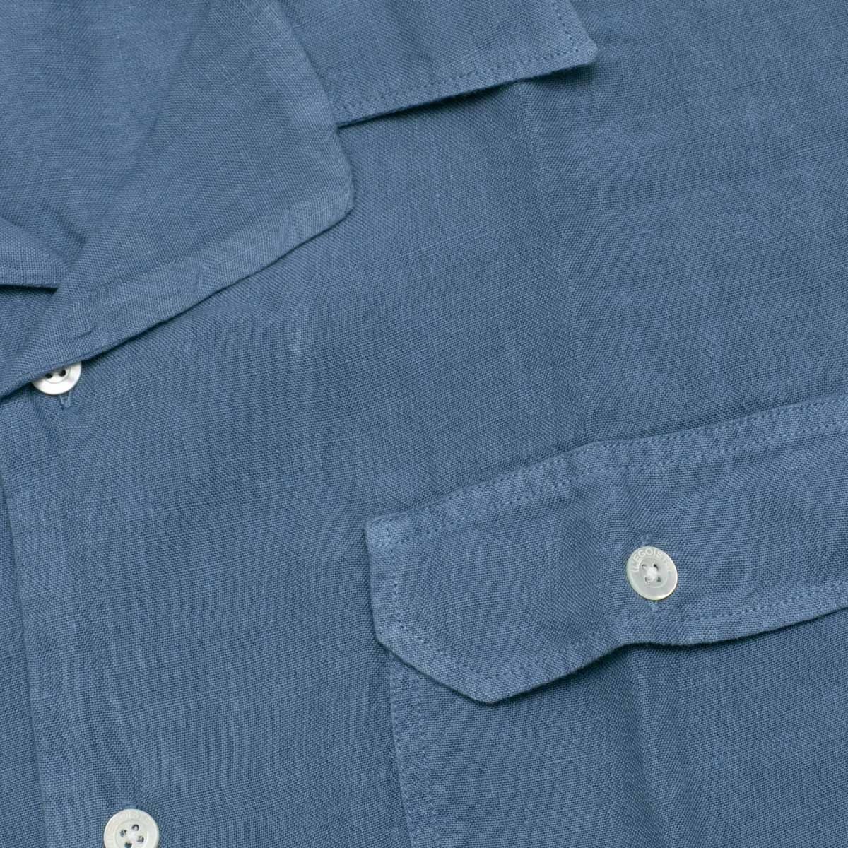 chemise-en-lin-bleue-manches-courtes-pour-homme-detail-tissu