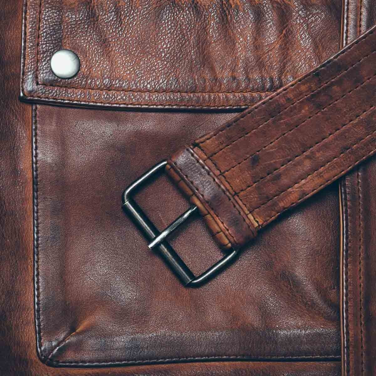 blouson-en-cuir-marron-detail-ceinture