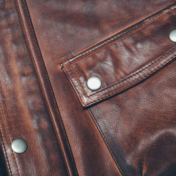 blouson-en-cuir-marron-detail-poche