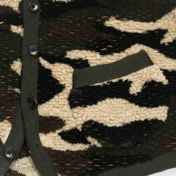 gilet-en-laine-motif-camouflage-kaki-detail-bouton