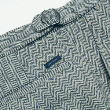 pantalon-a-pinces-en-laine-chevron-gris-detail-ceinture
