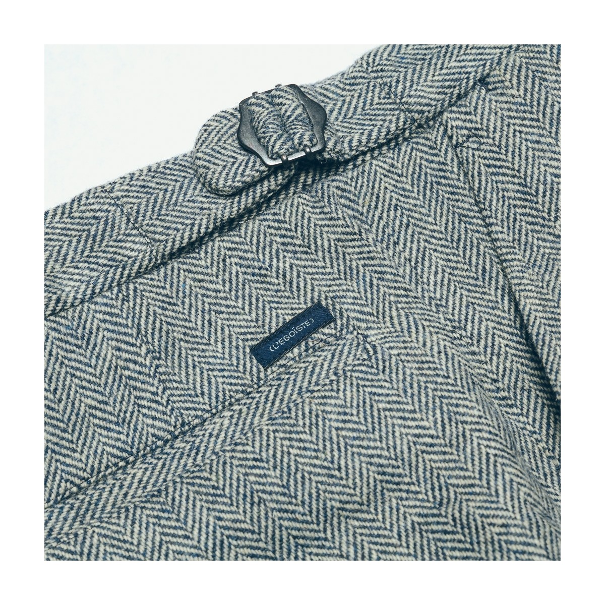 pantalon-a-pinces-en-laine-chevron-gris-detail-ceinture