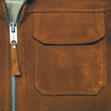 veste-surchemise-en-cuir-marron-detail-tissu