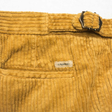 pantalon-a-pinces-en-velours-cotele-jaune-detail-ceinture