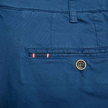 pantalon-chino-bleu-roi-pour-homme-detail-galon-red-selvedge