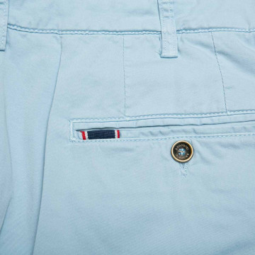 pantalon-chino-bleu-ciel-pour-homme-detail-galon