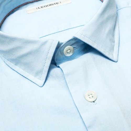 chemise-en-voile-de-coton-bleu-ciel-manches-longues-pour-homme-detail-col