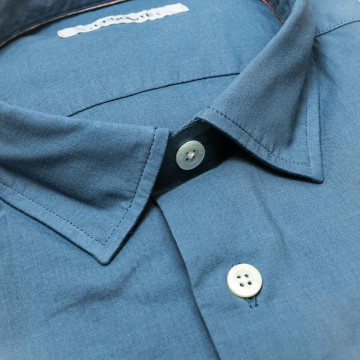 chemise-bleue-en-voile-de-coton-manches-longues-pour-homme-detail-col