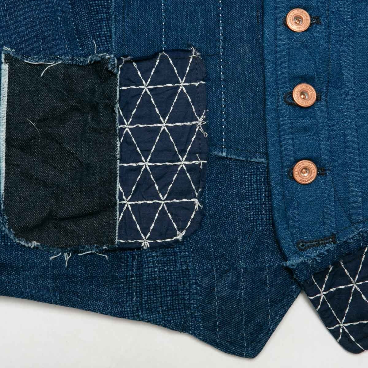 gilet-patchwork-denim-indigo-en-coton-detail-boutonniere