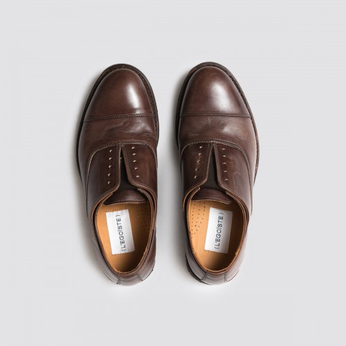 chaussure-derby-en-cuir-marron-fonce-avec-ou-sans-lacet-pour-homme-vue-de-haut