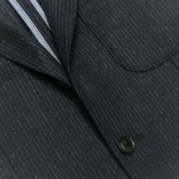 blazer-en-laine-marine-a-rayures-detail-bouton-poche