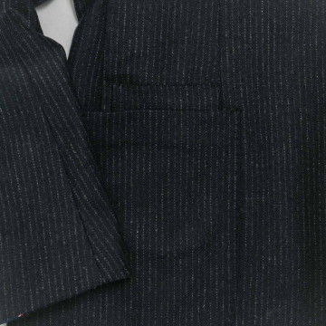 blazer-en-laine-marine-a-rayures-detail-tissu