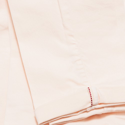 pantalon-chino-en-coton-rose-pastel-pour-femme-detail-ourlet