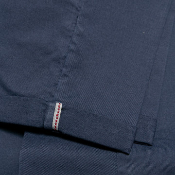 pantalon-chino-en-coton-marine-pour-femme-detail-ourlet