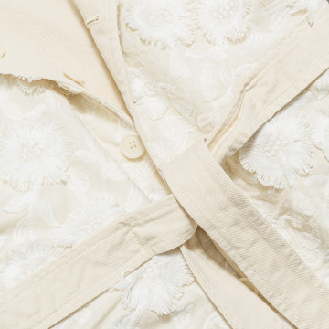 veste-saharienne-reversible-en-coton-ecru-a-brodure-pour-femme-detail-tissu-ceinture