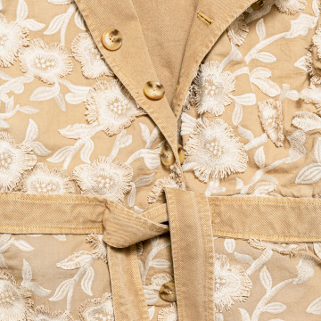 veste-saharienne-reversible-en-coton-caramel-brodure-ecru-pour-femme-detail-tissu