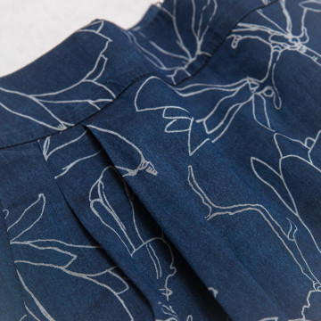 jupe-en-coton-marine-a-motifs-detail-tissu