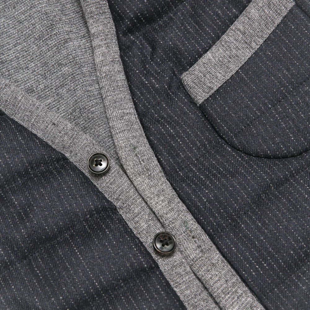 gilet-sans-manches-en-laine-flanelle-gris-detail-tissu
