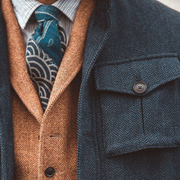 cravate-patchwork-bleu-avec-gilet-veste