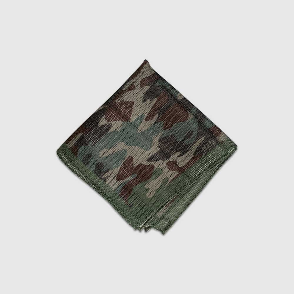 pochette-de-costume-en-soie-motif-camouflage-militaire