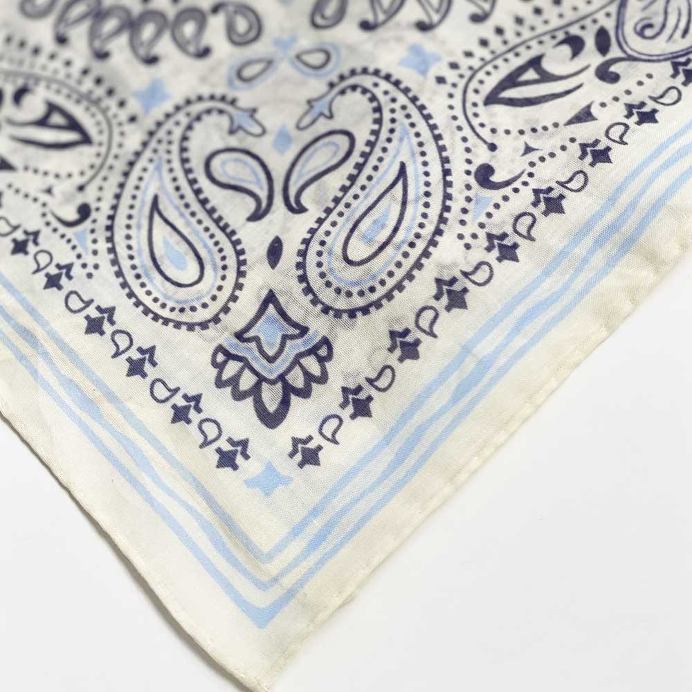 bandana-en-coton-ecru-ciel-motif-bandana-detail-tissu