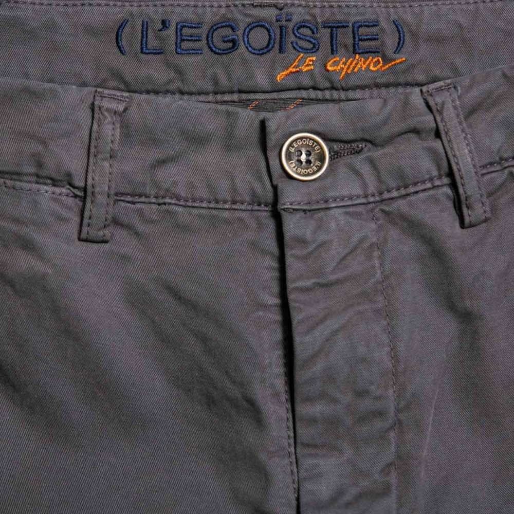 pantalon-chino-gris-carbone- pour-homme-detail-tissu
