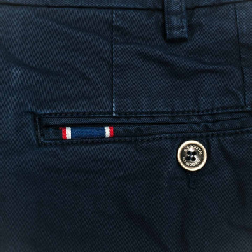 pantalon-chino-marine-pour-homme-detail-poche