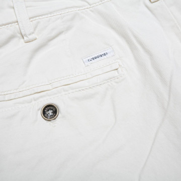 pantalon-chino-ecru-pour-homme-detail-poche