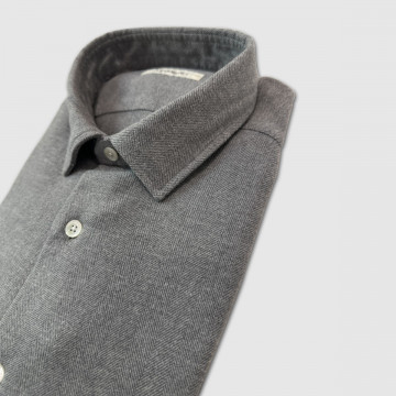 chemise-en-flanelle-de-coton-grise-en-chevron-homme-detail