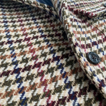 detail-tissu-en-laine-motif-pied-de-poule