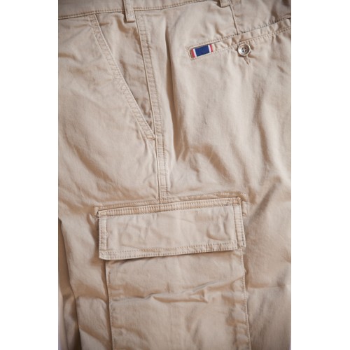 pantalon-cargo-beige-en-coton-pour-homme-detail-poches
